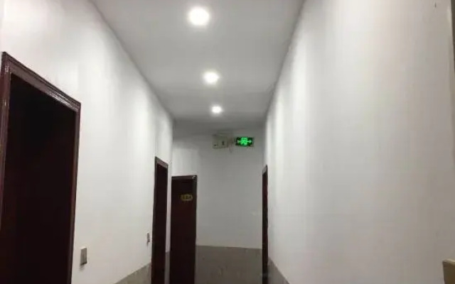 Longxian Jiaotong Hotel