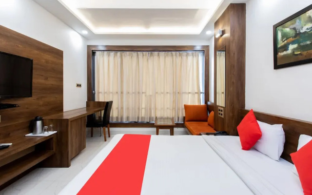 OYO 27658 Hotel New Mohit Regency