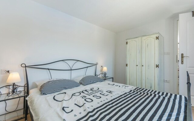 Stunning Home in Mihelici With Wifi and 3 Bedrooms