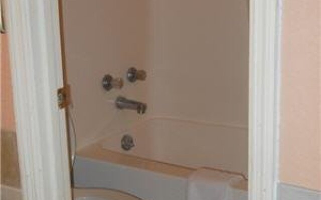 Travelodge by Wyndham Thomasville AL