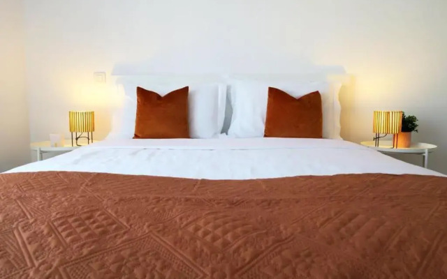 Albufeira Central Apartment, 10 mins walk to beach