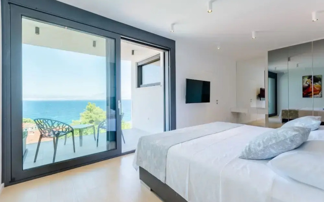 Luxury Villa Soleil with Swimming Pool