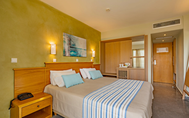 Minos Hotel
