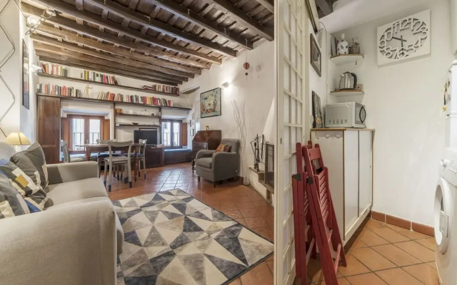 Stylish Flat Domus Aurea