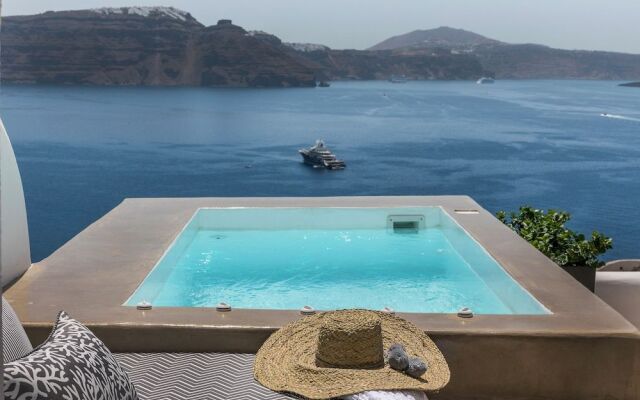 3 Caves by Caldera Houses