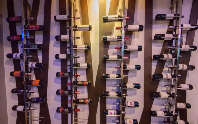 Dragon River Avenue Hotel