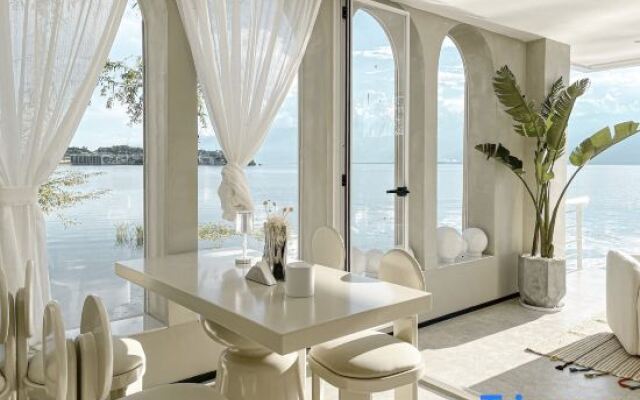 Mandi Lake View Inn