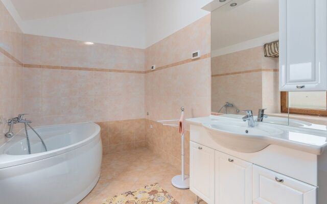 Traditional Stone Holiday House for up to 8 Persons