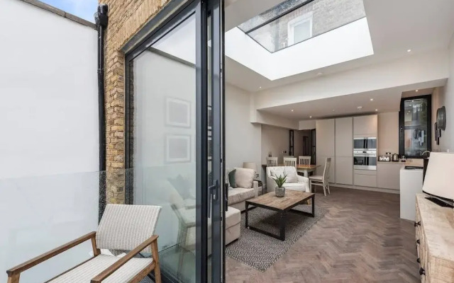 Modern, Bright & Elegant 3 Bed Fulham Maisonette