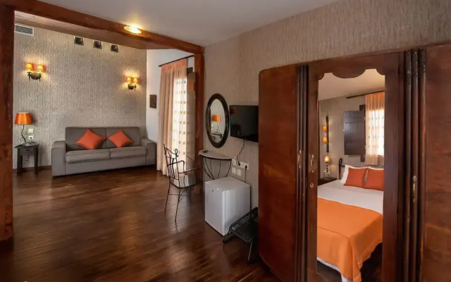 Polys Guest House