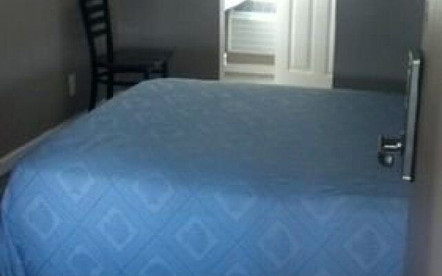 Edmond's Au Gres Inn