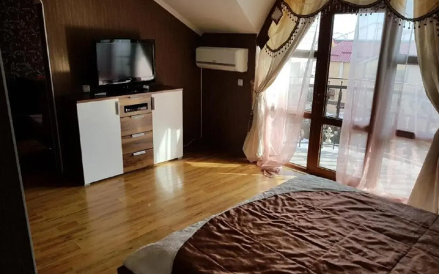 Kristall Hotel