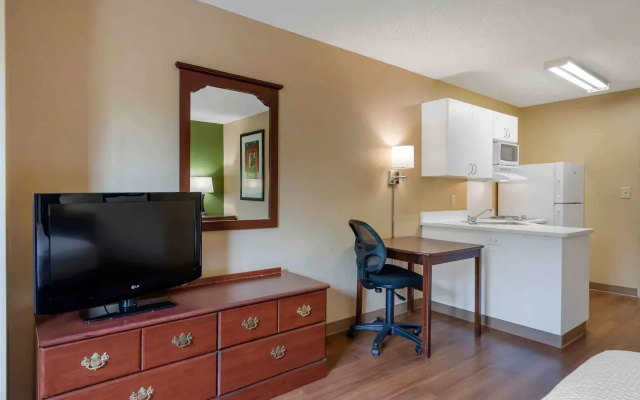 Extended Stay America Suites Atlanta Perimeter Crestline