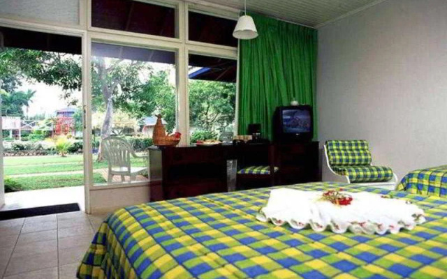 Hotel Breezes Trelawny Resort & Spa