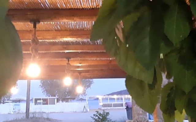 Isalos rooms on the beach