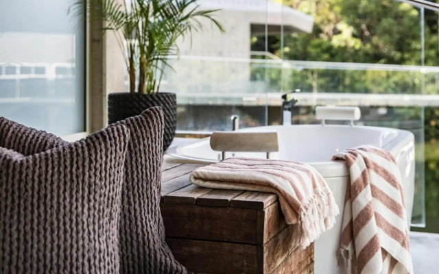 Alkira Award Winning Luxury Beachfront Rainforest Holiday House