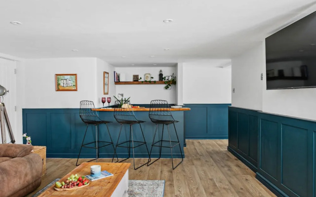 Coombe Bank in Teignmouth