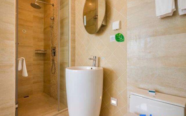 Aloha Oceanfront Suite Resort