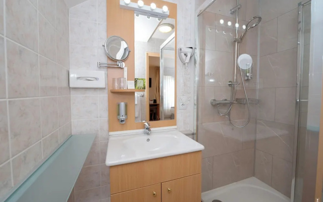 Logis Hôtel & Restaurant des Lacs