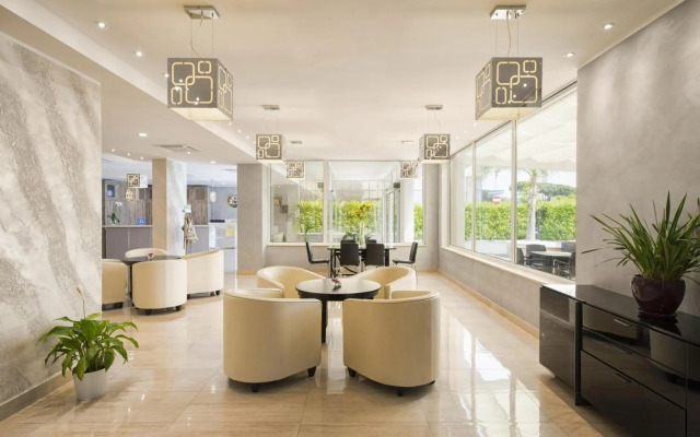 Simon Hotel