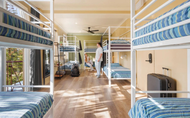 Mad Monkey Coogee Beach Hostel