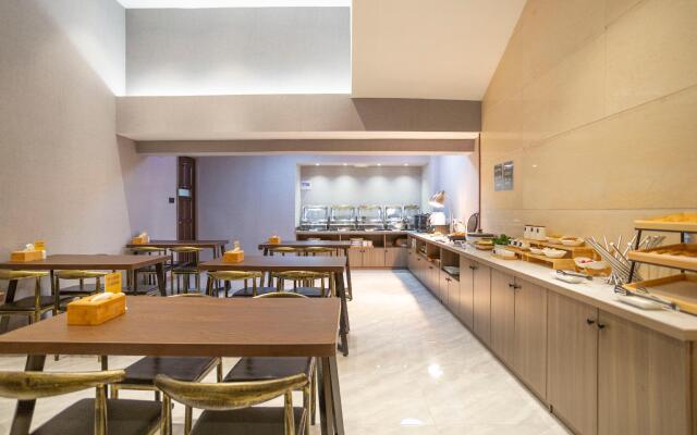 Rujia Fairyland Hotel (Zhuji Downtown Area Qingyue City)