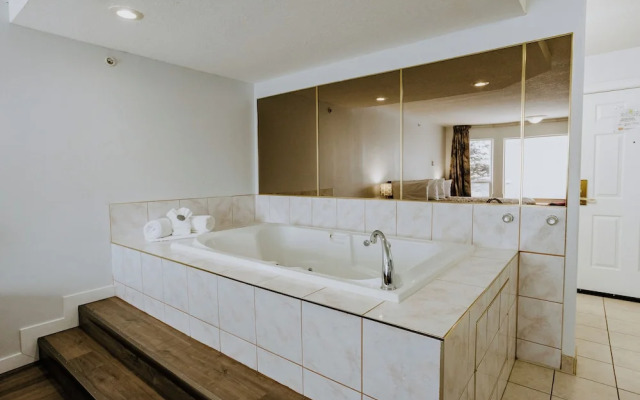 Western Budget Motel Plus Mosaic Suites