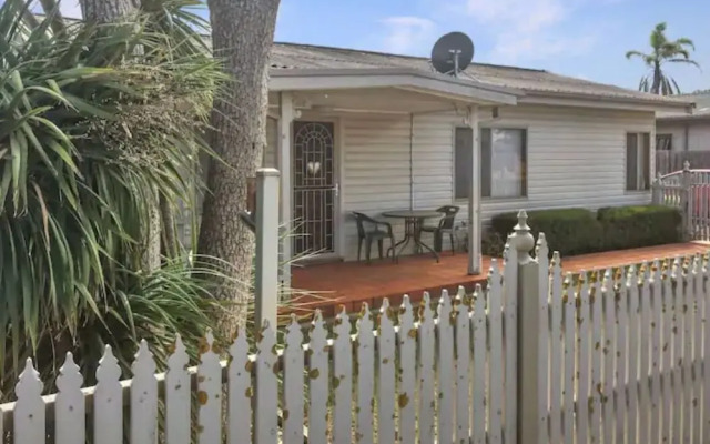 Sun, Beach, Shops, Wifi, Netflix