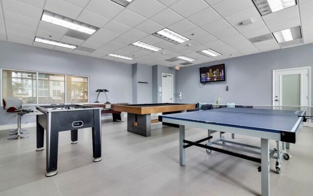The Club at Brickell Bay Luxury Suites