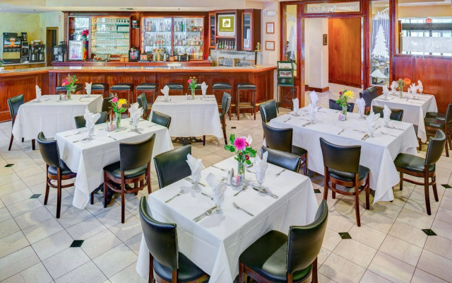 Lake Natoma Inn