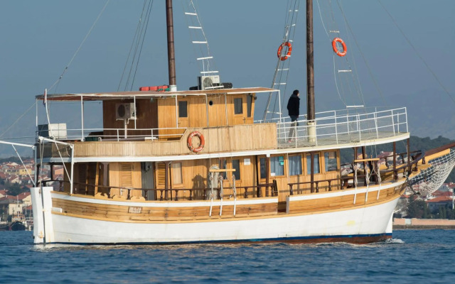 Rhythm Floating Hostel - Zadar