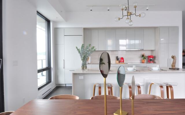 Tour des Canadiens Penthouse by Hometrotting