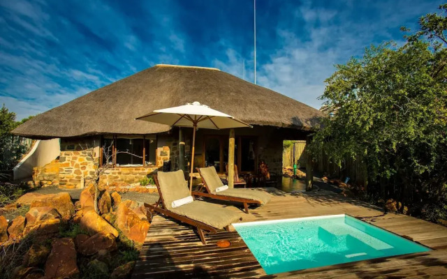 Umzolozolo Private Safari Lodge