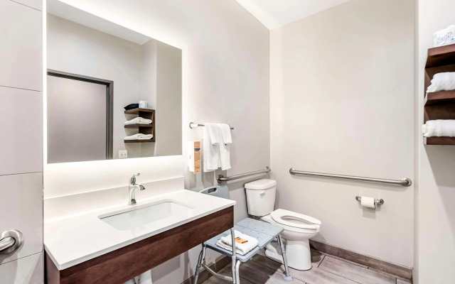 Best Western Plus Bourbonnais Hotel & Suites