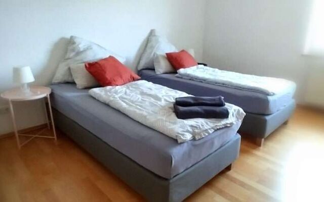 Apartment Close to Lake Ferienwohnung Seenah