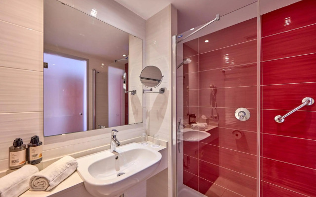 Universal Hotel Perla