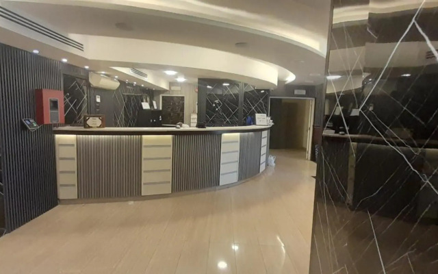 Balcony Hotel & Suites