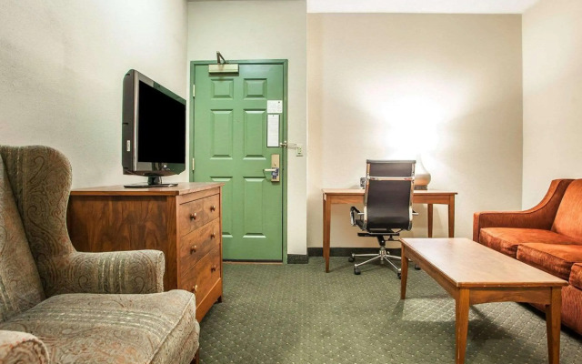 Comfort Suites Milwaukee Airport