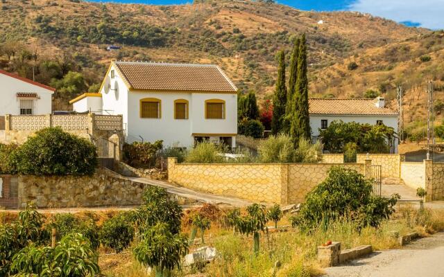 Classy Holiday Home in Guaro With Private Swimming Pool