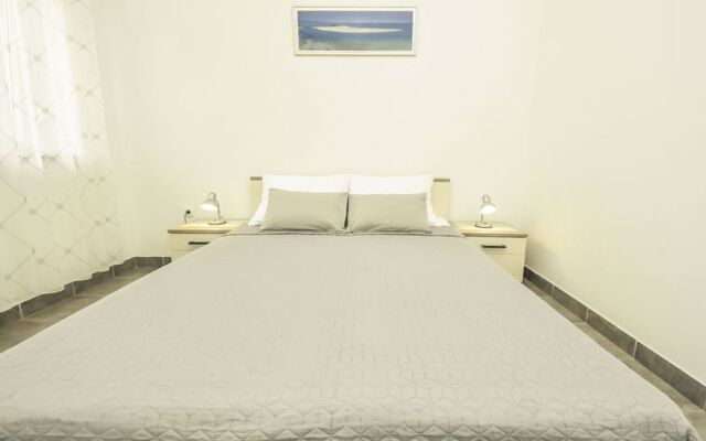 Apartment Snježana Karlobag 28020