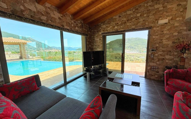 Smaragdine Blue Villa