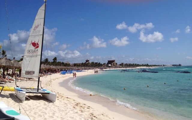 Paraiso Maya Luxury Resort