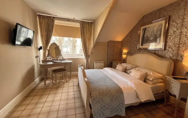 Bowness Bay Suites - Adults only