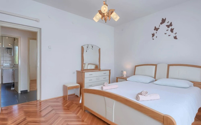Rovere Pula in Pula With 2 Bedrooms and 1 5 Bathrooms