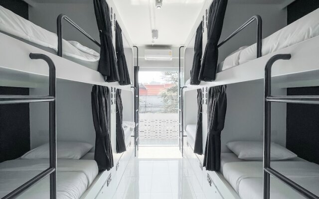 Shapel Hostel and Cafe