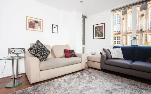 1 Bedroom Apartment Near Camberwell With Balcony