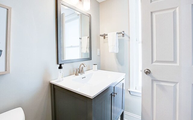 Desirous Iris Atlanta Vacation Home Sleeps 5