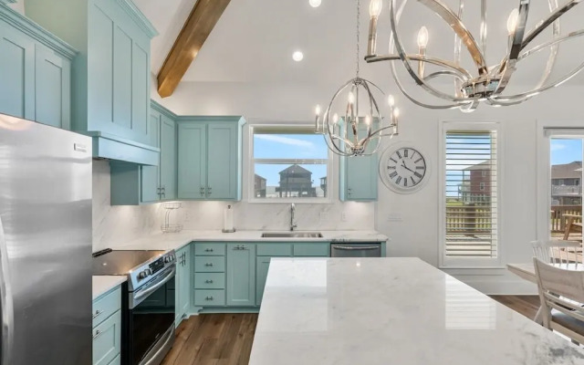 Tidewater 4 Bedroom Home by RedAwning