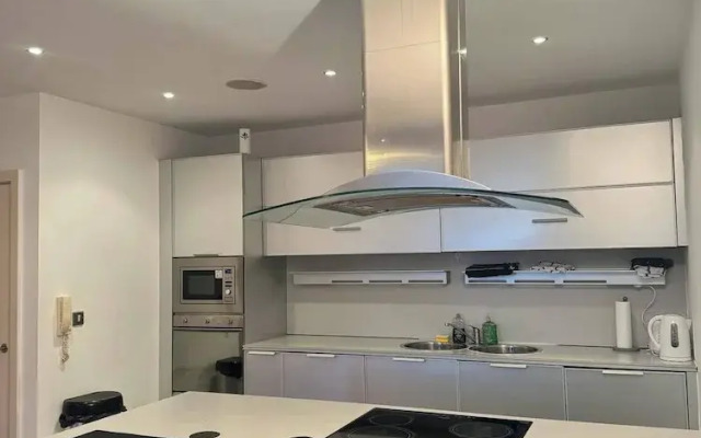 2 Bedrooms - Sleeps 4 - Parking - Petok
