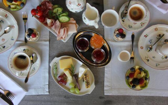 Villa Zollhaus Bed & Breakfast